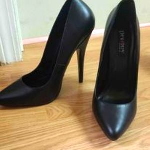 Sexy black pumps